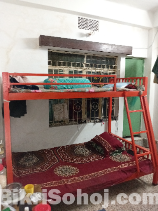 লোহার দোতালা খাঁট